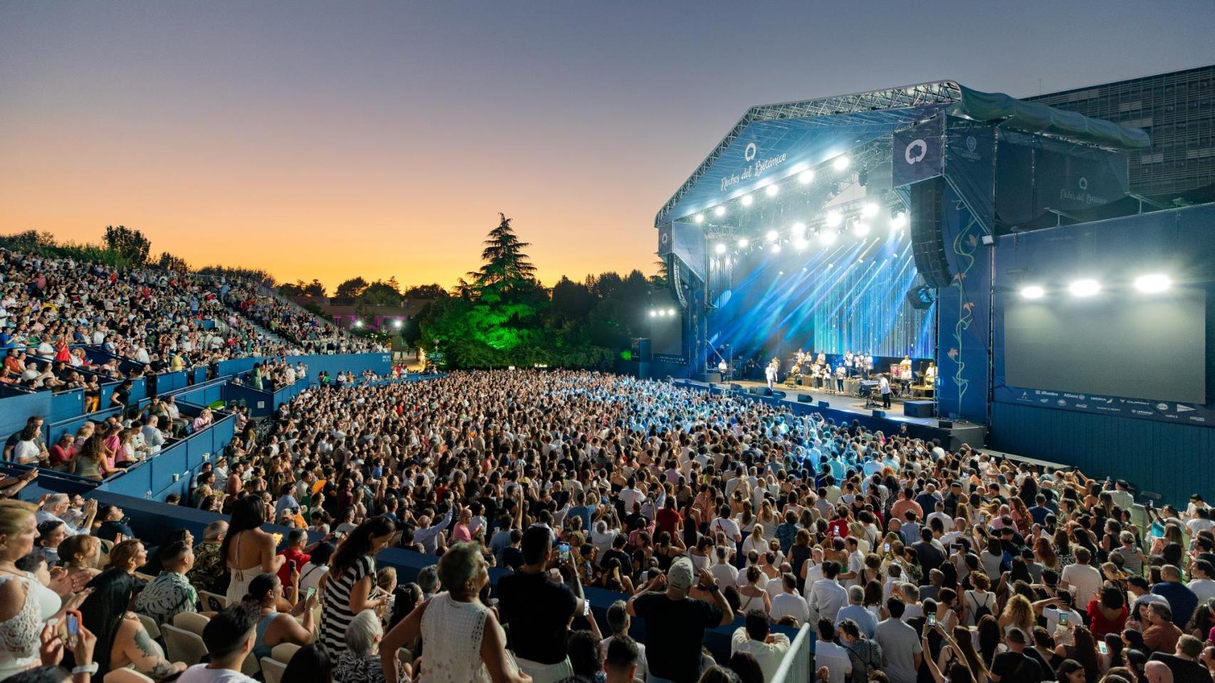 Ambiente en una edición anterior de Noches del Botánico. Foto: Fer González
