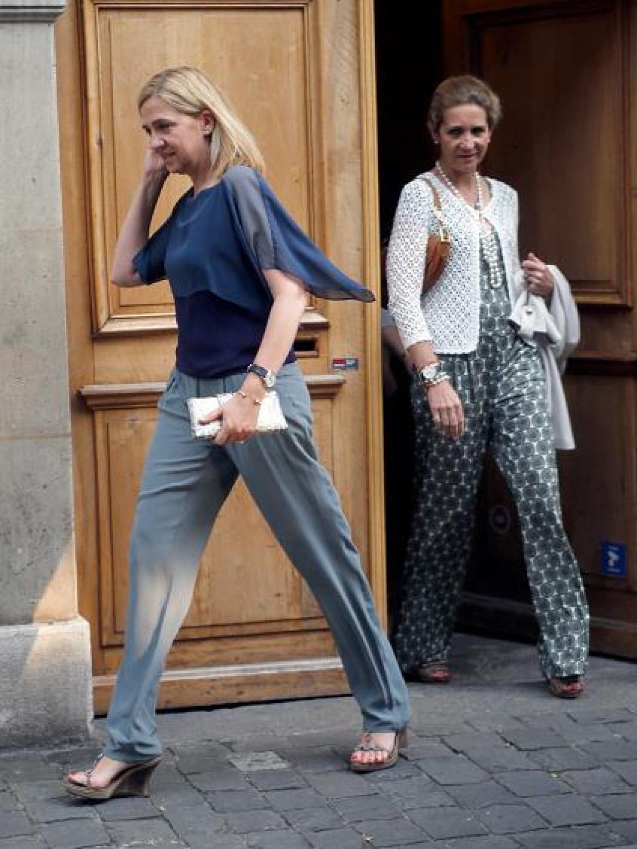 La infanta Elena junto a la infanta Cristina en Ginebra.