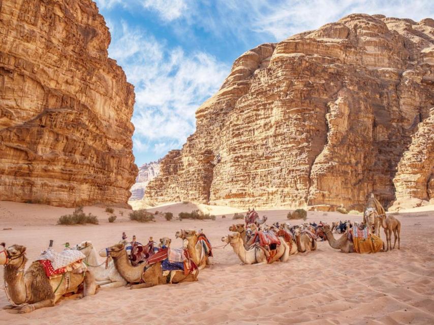 Los beduinos mantienen el estilo de vida tradicional en el desierto.
