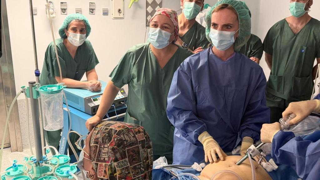 El equipo de Vithas Málaga que ha participado en la pectopexia.