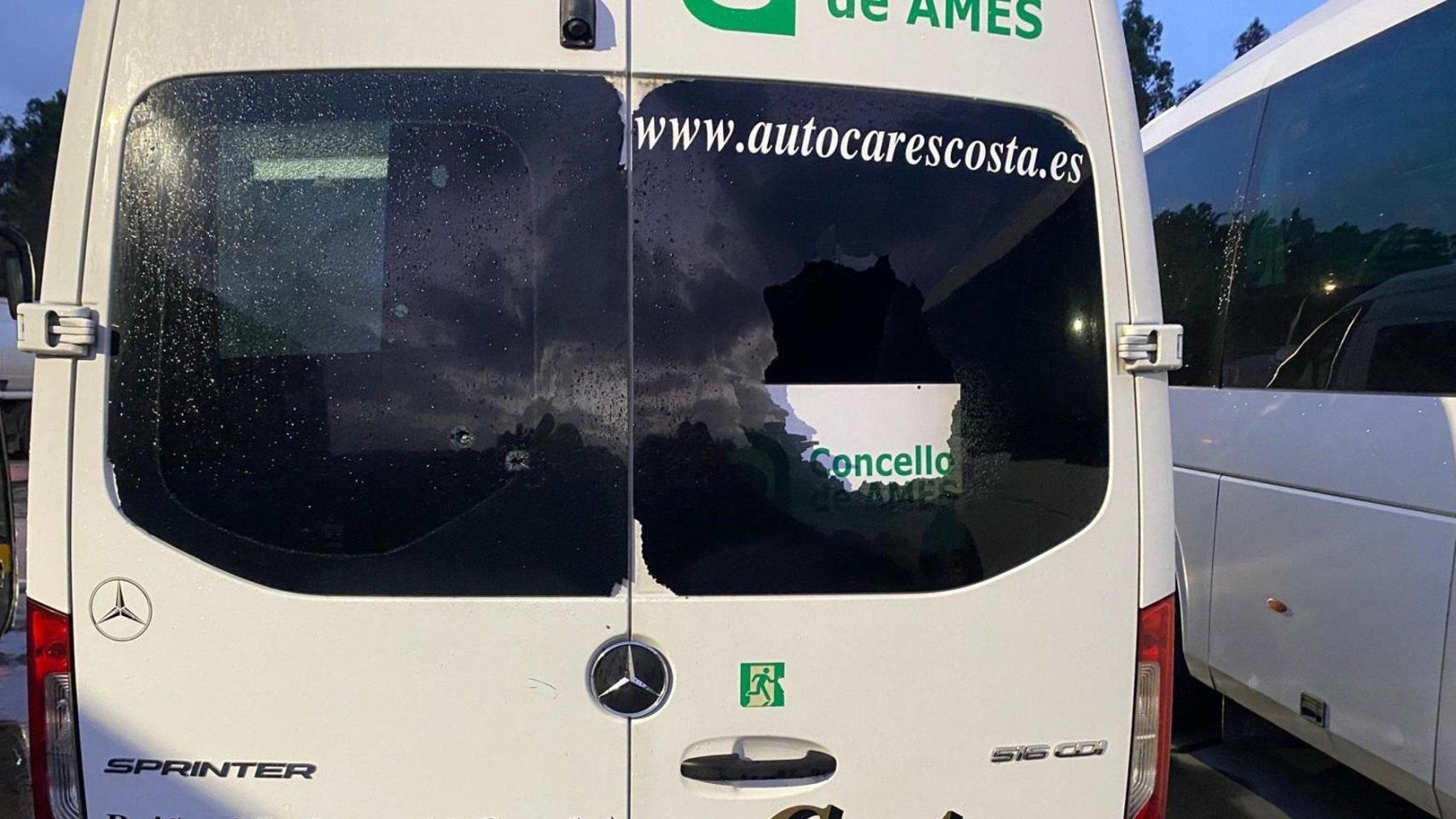 Ames (A Coruña) suspende el servicio de transporte adaptado tras ser vandalizado el autobús