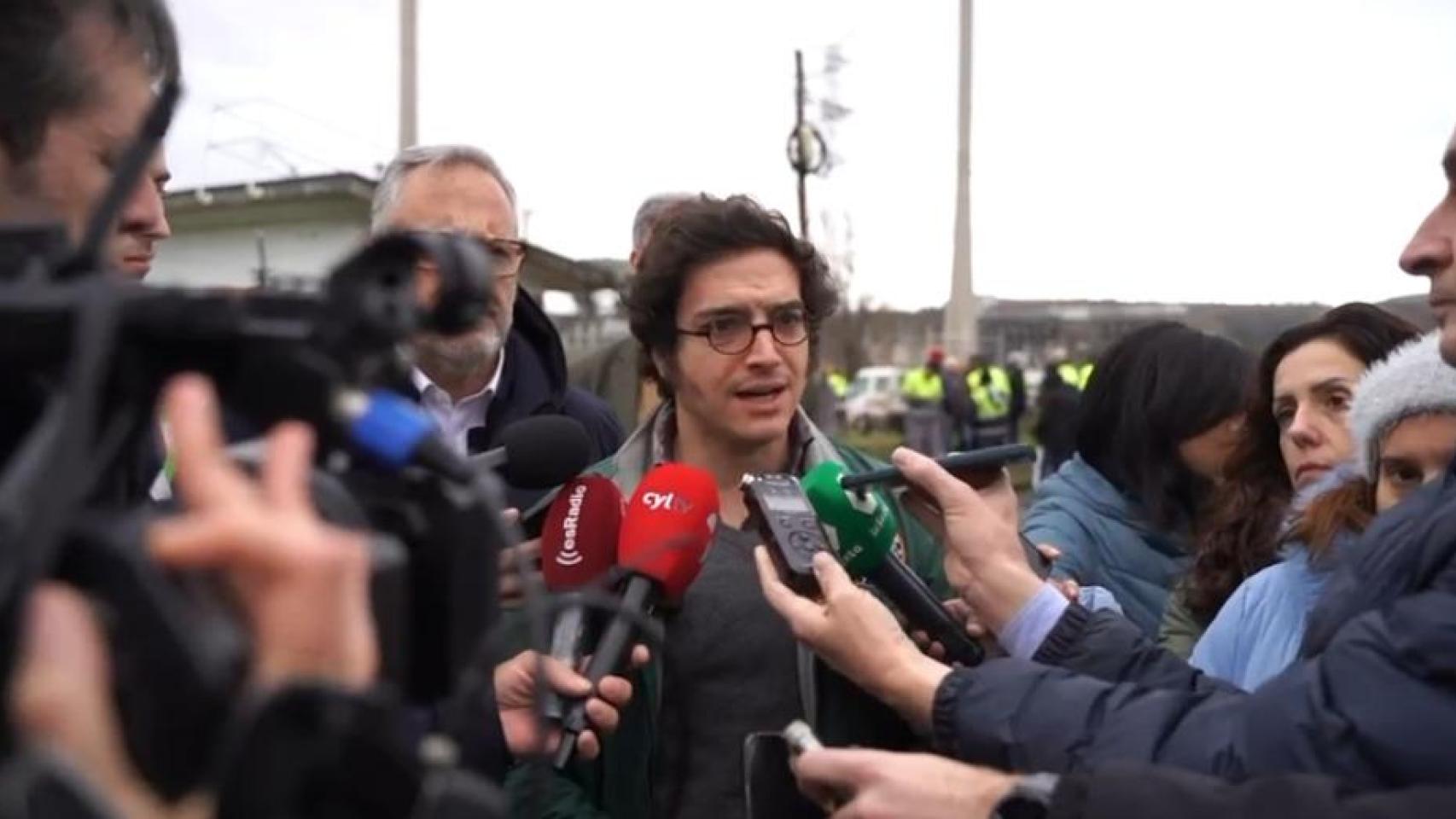 José María Figaredo atiende hoy a los medios en Cubillos del Sil, León.