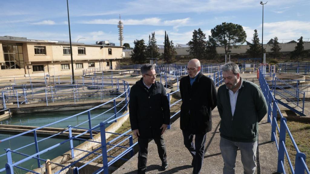 Visita de las autoridades del Ayuntamiento de Zaragoza a la planta depuradora.