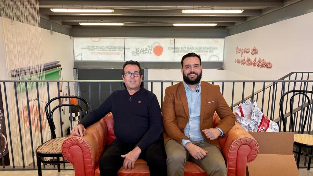 Antonio Simón y Pedro Ponce en sus oficinas en San Vicente.