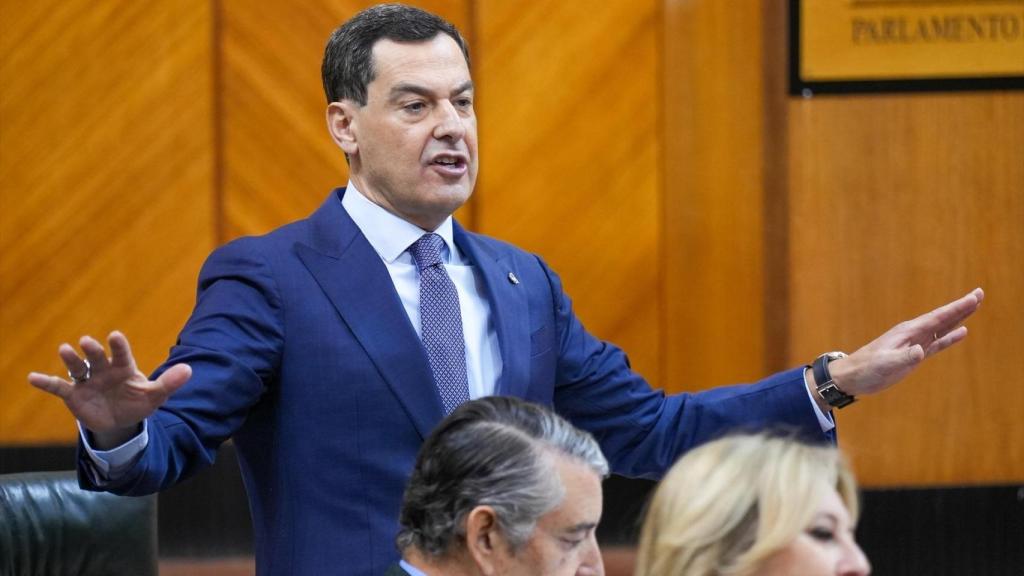 El presidente de la Junta, Juanma Moreno, este jueves en el Parlamento de Andalucía.