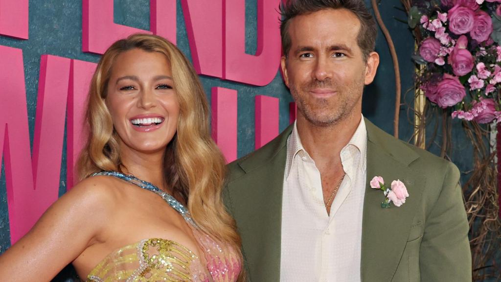 Ryan Reynolds habla sobre sus hijos con Blake Lively.