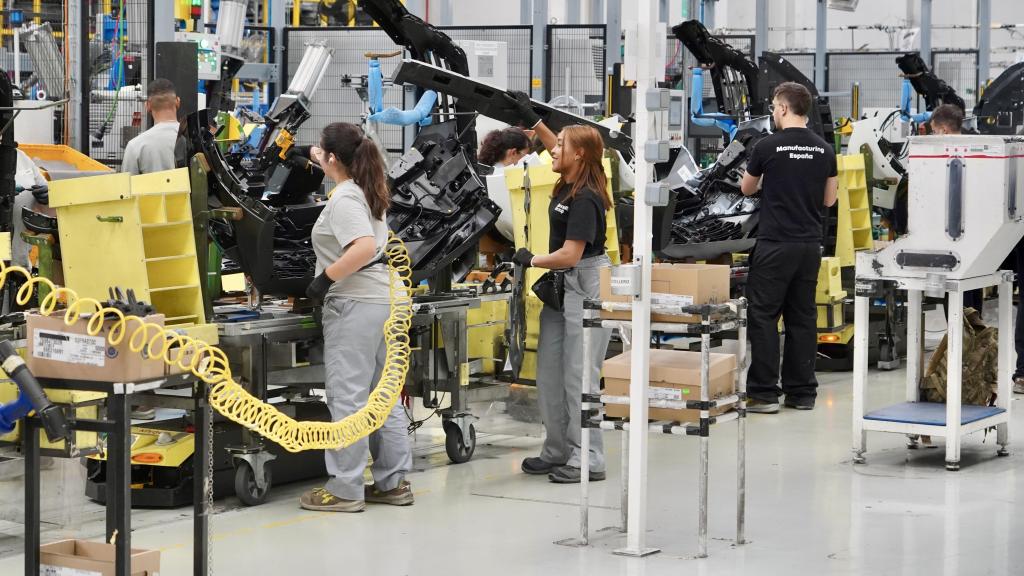 Un grupo de empleados de la factoría de Carrocerías de Renault en Valladolid