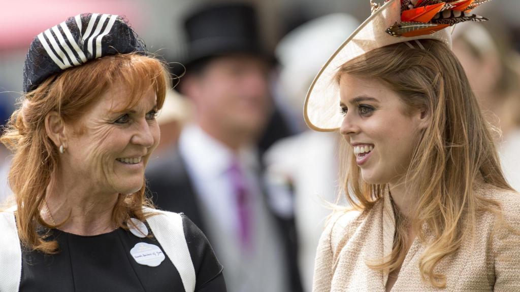 Sarah Ferguson con la princesa Beatriz de York.