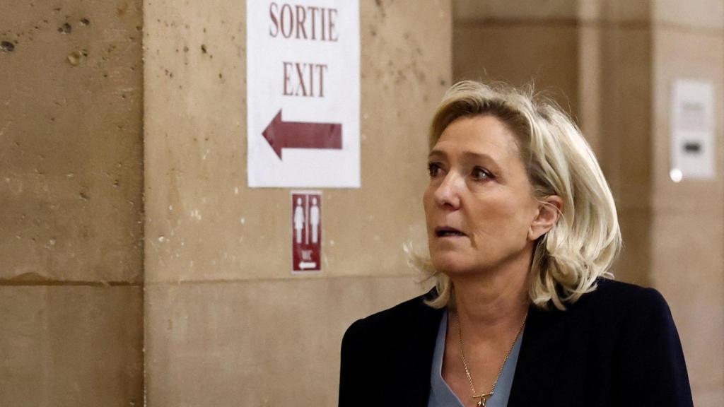 Audiencia de apelación de la ultraderechista Marine Le Pen y sus coacusados en París.