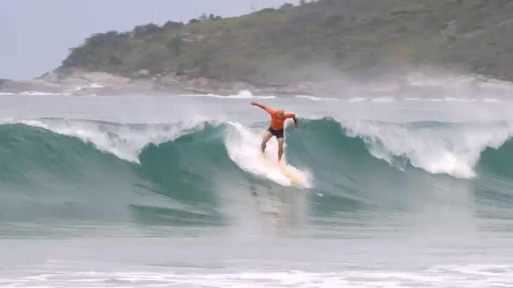 Aitor Francesena, seis veces campeón del mundo de surf adaptado.