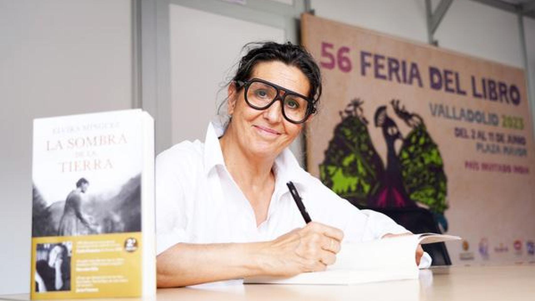 Elvira Mínguez participa en una Feria del Libro de Valladolid Leticia Pérez.