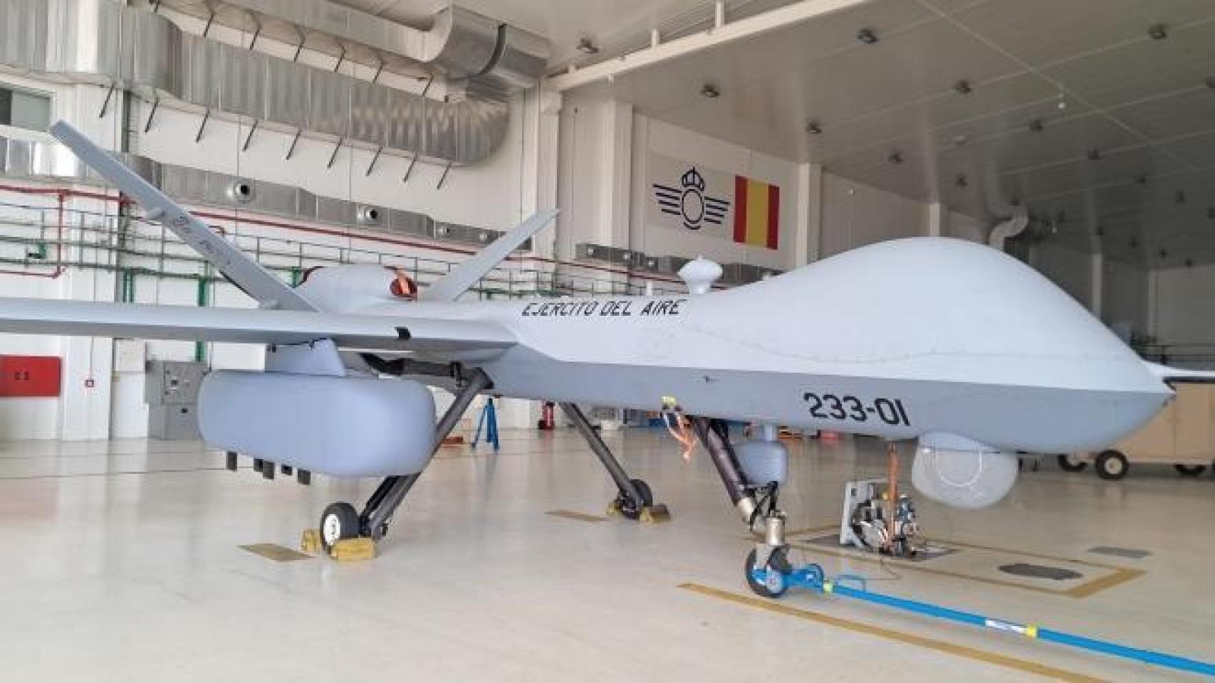 Predator B con el pod SOAR debajo del ala