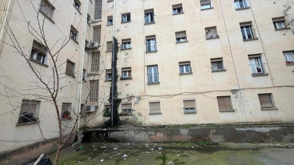 Exterior del edificio de Caspe.