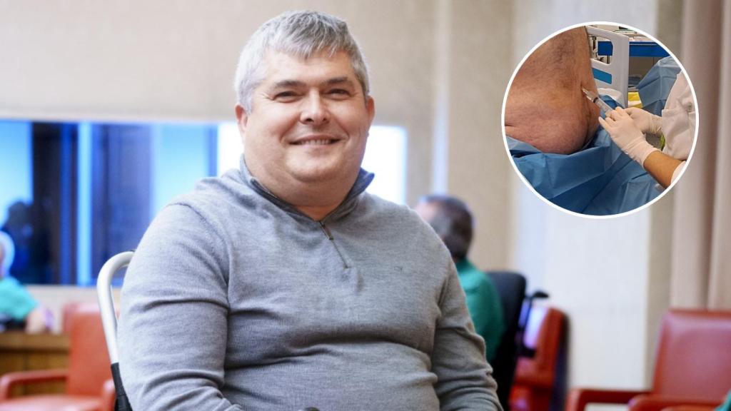 José Jiménez, en el Congreso de los Diputados, junto con un paciente recibiendo Tofersen.