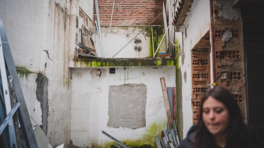 El patio de la casa a medio reformar.