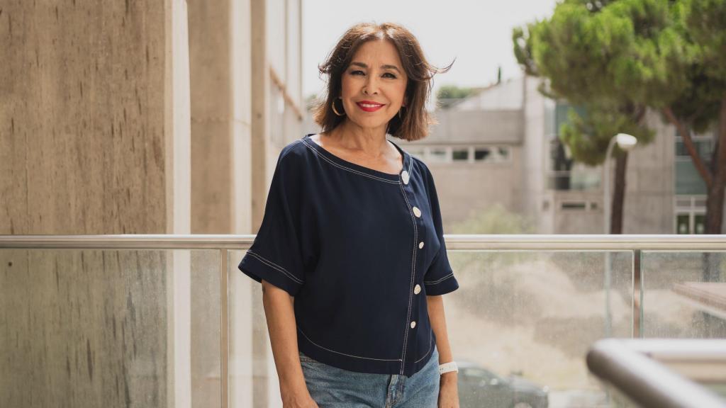 La comunicadora posa para Magas en la radio.