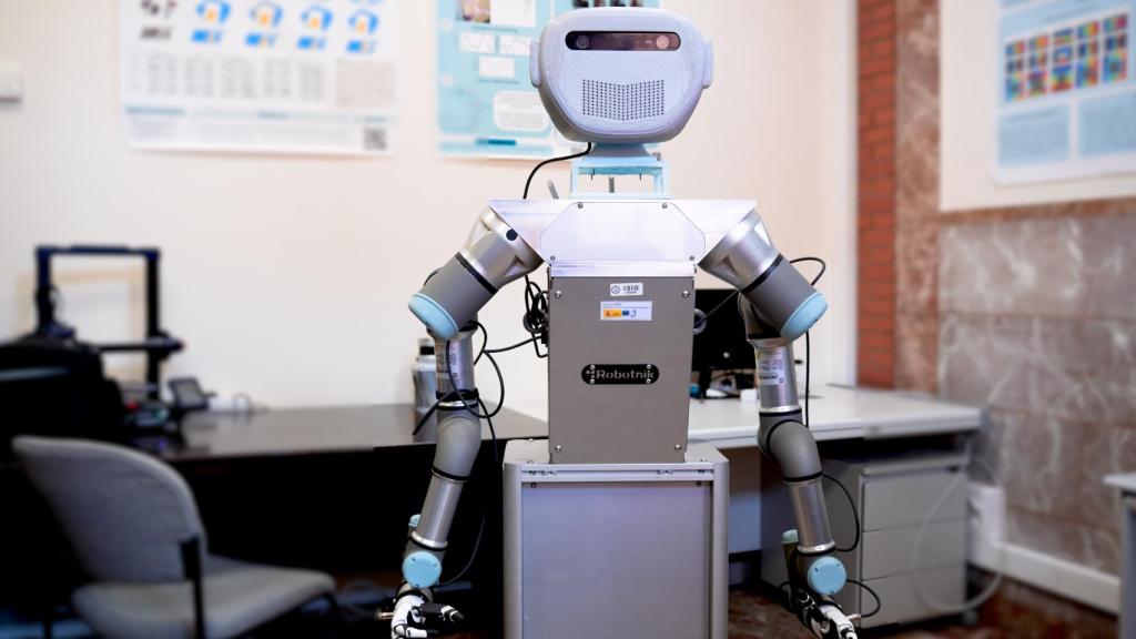 Adam, el robot español que aprende tareas observando a los humanos.