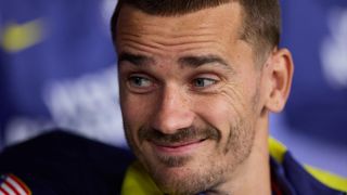 Antoine Griezmann, en el banquillo del Atlético de Madrid