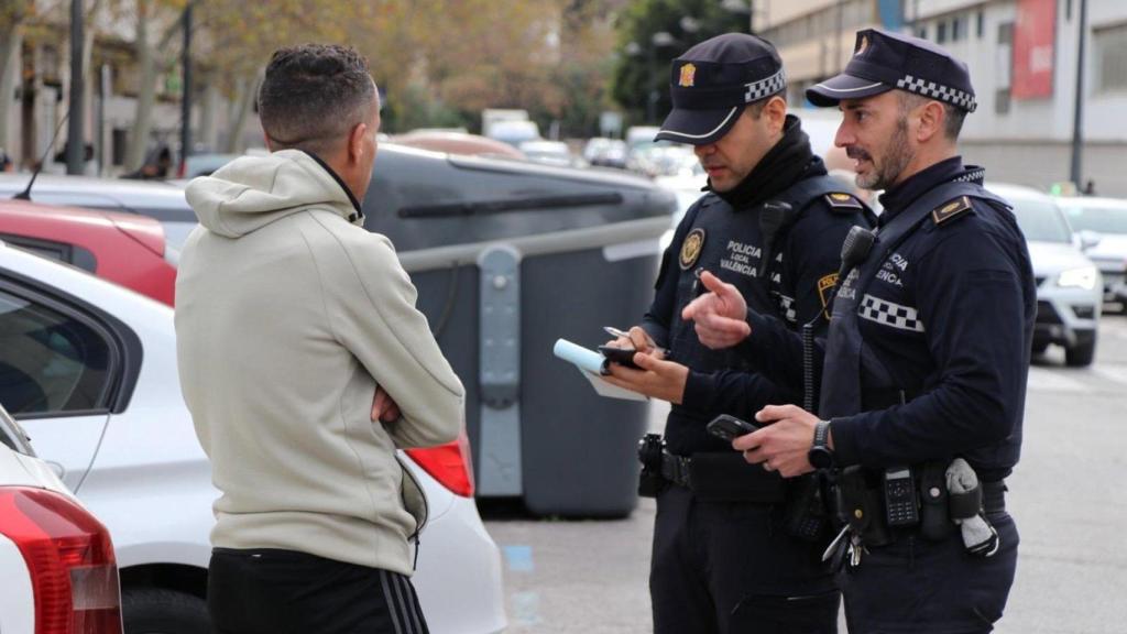 Campaña de la Policía Local para controlar la actividad de los gorrillas. EE