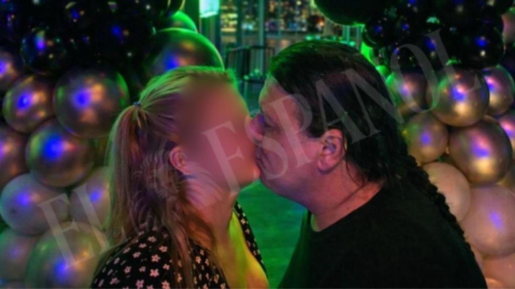 Alberto 'El Coletas', con Lupe, su primera esposa, a la que también maltrató, en una imagen mejora con IA por su calidad.