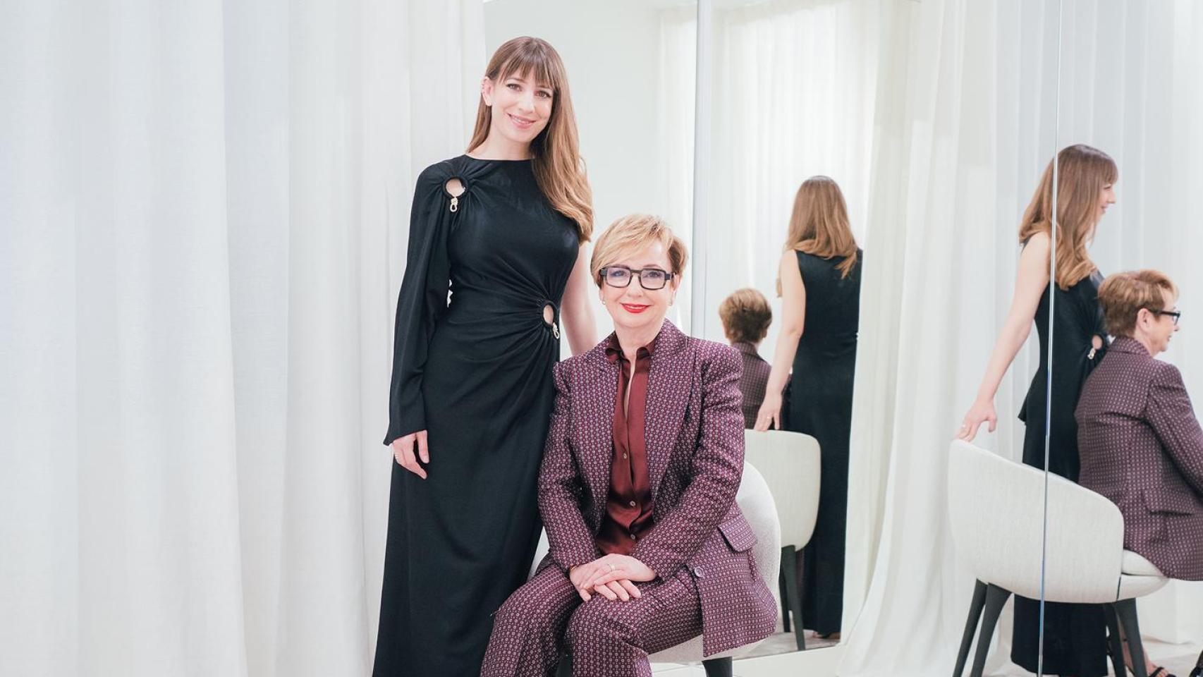 Isabel Sanchís y su hija en una producción de Magas.