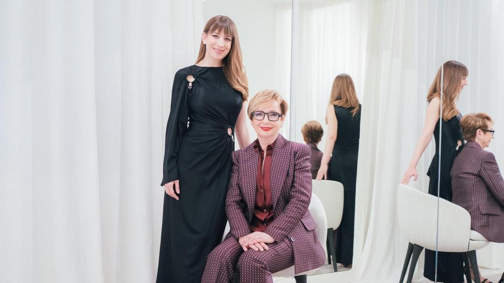 Isabel Sanchís y su hija en una producción de Magas.