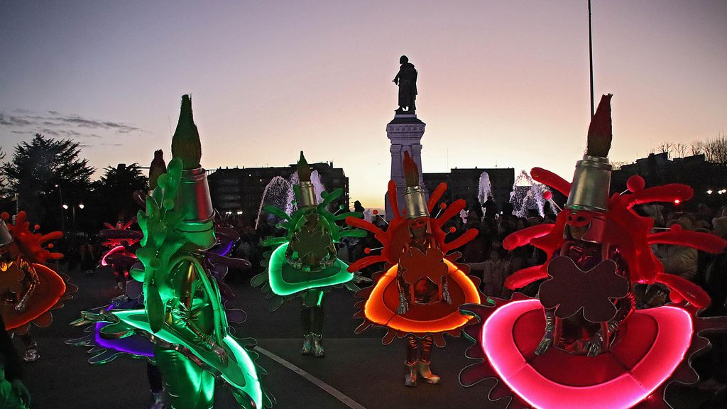 El carnaval llena de ritmo y color las calles de León