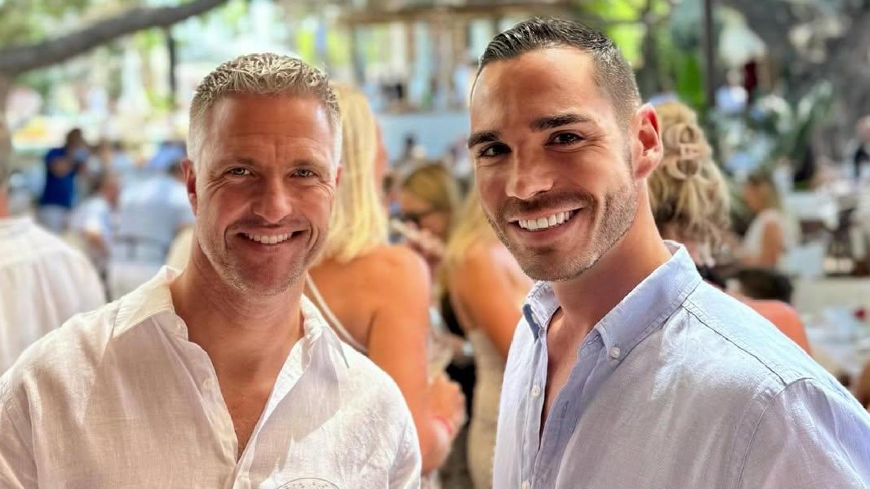 Ralf Schumacher, con su prometido, Étienne Bousquet-Cassagne, en una imagen de sus redes sociales.