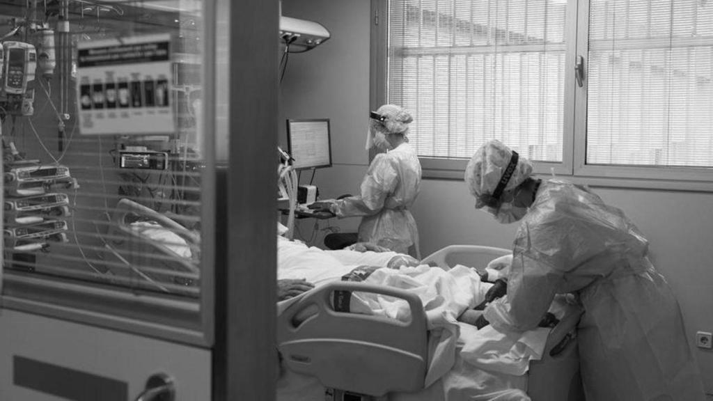 Un paciente en una UCI.