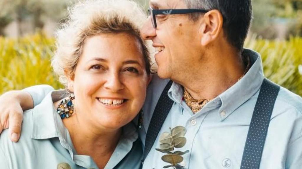 Lourdes Álvarez junto a su marido.
