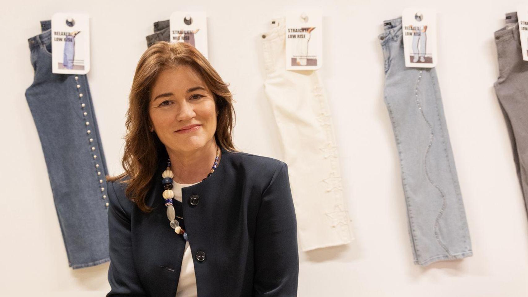 Mariló Ortiz, fundadora de Noon, posa en una de sus tiendas.
