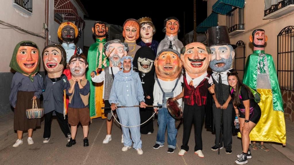 Perle y cabezudos-gigantes de Herencia.