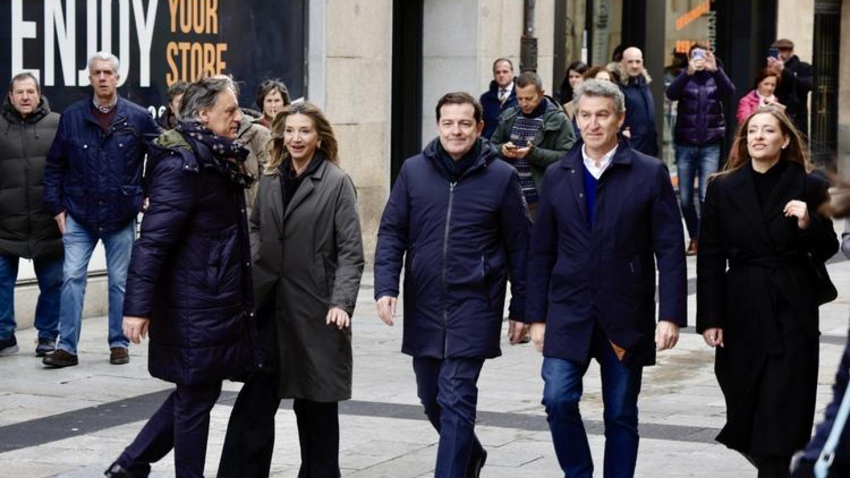 El presidente del Partido Popular, Alberto Núñez Feijóo, interviene en la presentación de candidaturas para las próximas elecciones a las Cortes de Castilla y León del 15 de marzo junto al presidente del PP de Castilla y León y candidato a la reelección a la Presidencia de la Junta, Alfonso Fernández Mañueco; el presidente del PP de Salamanca y alcalde de la capital, Carlos García Carbayo; y las cabezas de lista por Burgos y Soria, Marta Arroyo y Rocío Lucas.