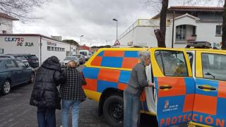 Familiares y personas cercanas han recogido a muchos de los usuarios que han sido desalojados de la residencia de Aldeamayor de San Martín