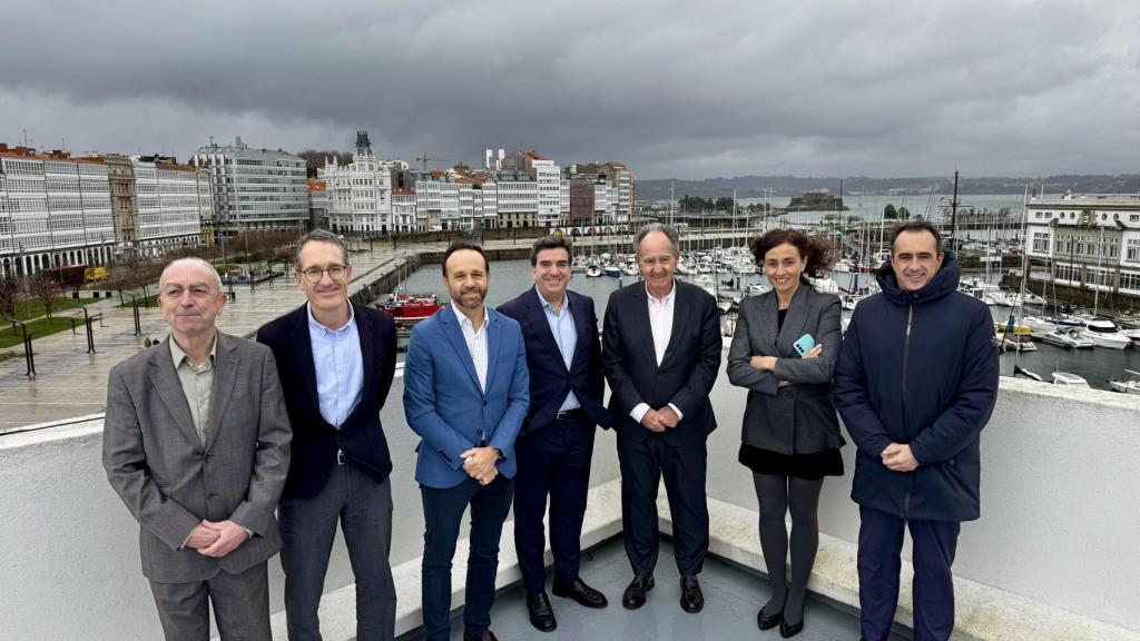 Los equipos directivos mantuvieron una reunión en la sede coruñesa y realizaron un recorrido por distintos muelles y espacios del puerto