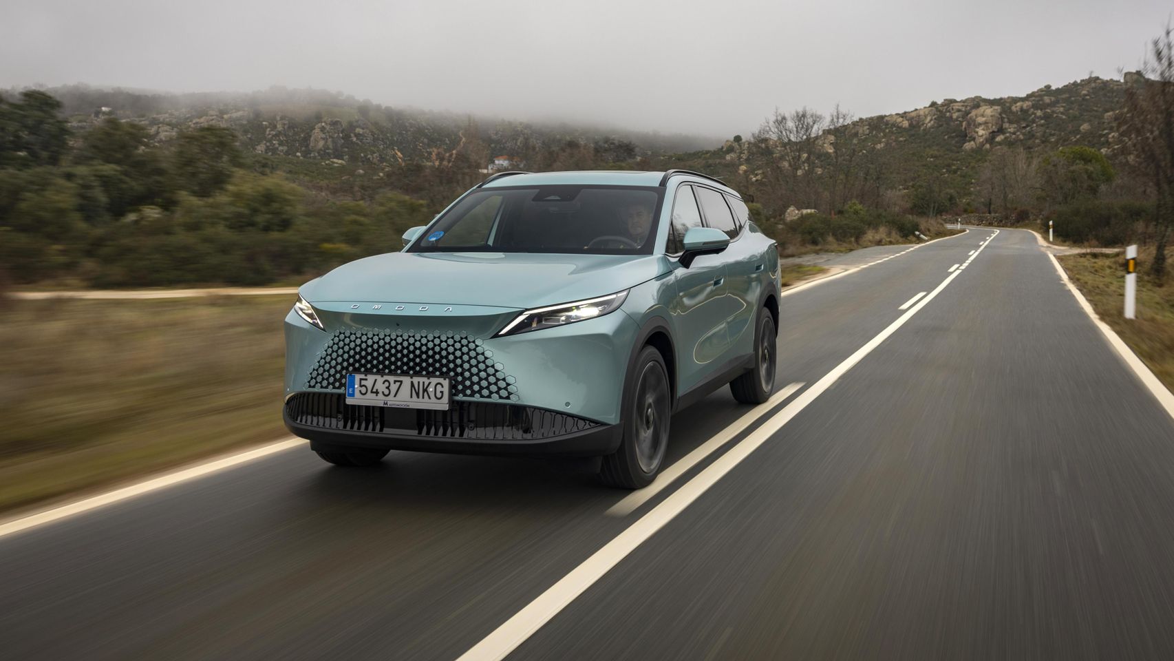 Omoda, la marca china que rompe moldes: lanza un coche híbrido con más de 1.200 km de autonomía y carga rápida