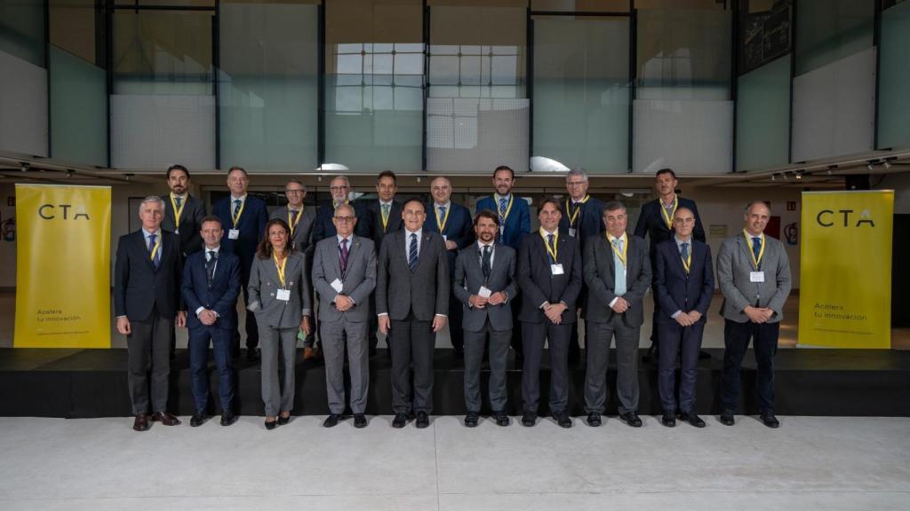 Fotografía de familia de los participantes.
