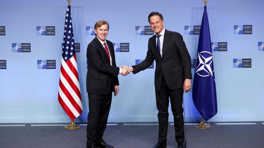 The number 2 of the War Department, Elbridge Colby, and the Secretary General of NATO, Mark Rutte, during the meeting this Thursday in Brussels