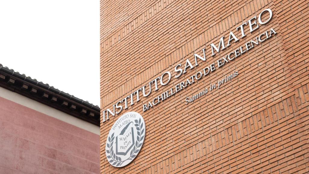 La fachada del IES San Mateo.