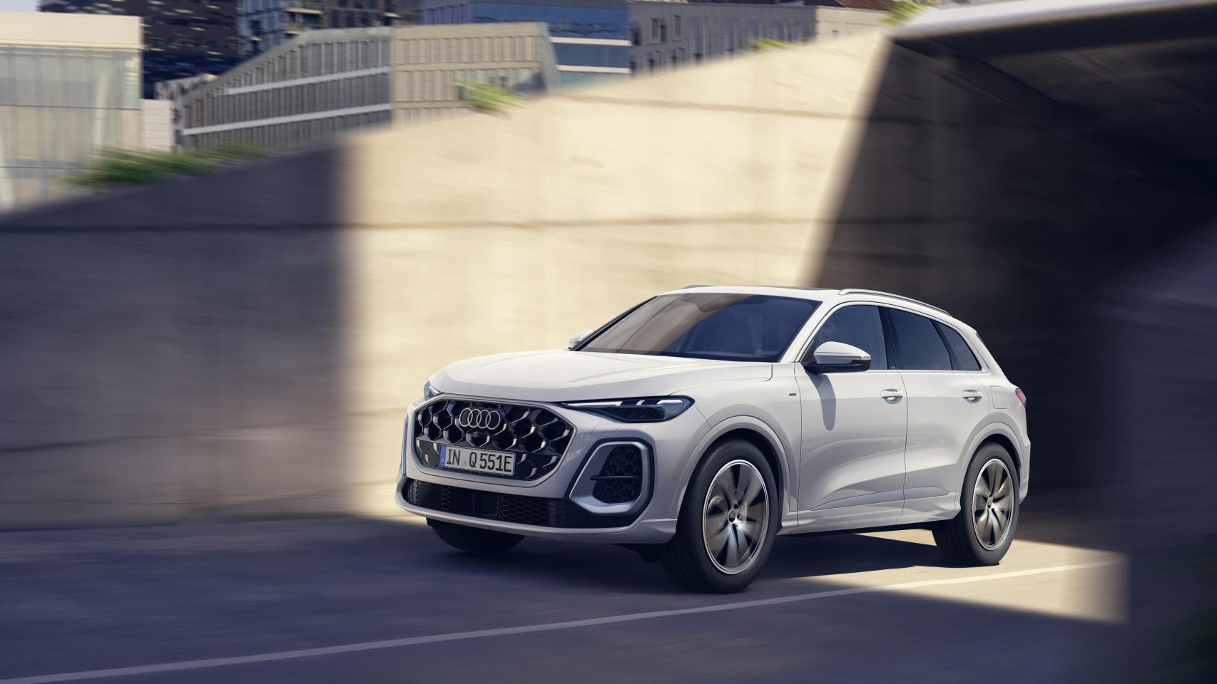 Vista tres cuartos delantera del Audi Q5 e-hybrid