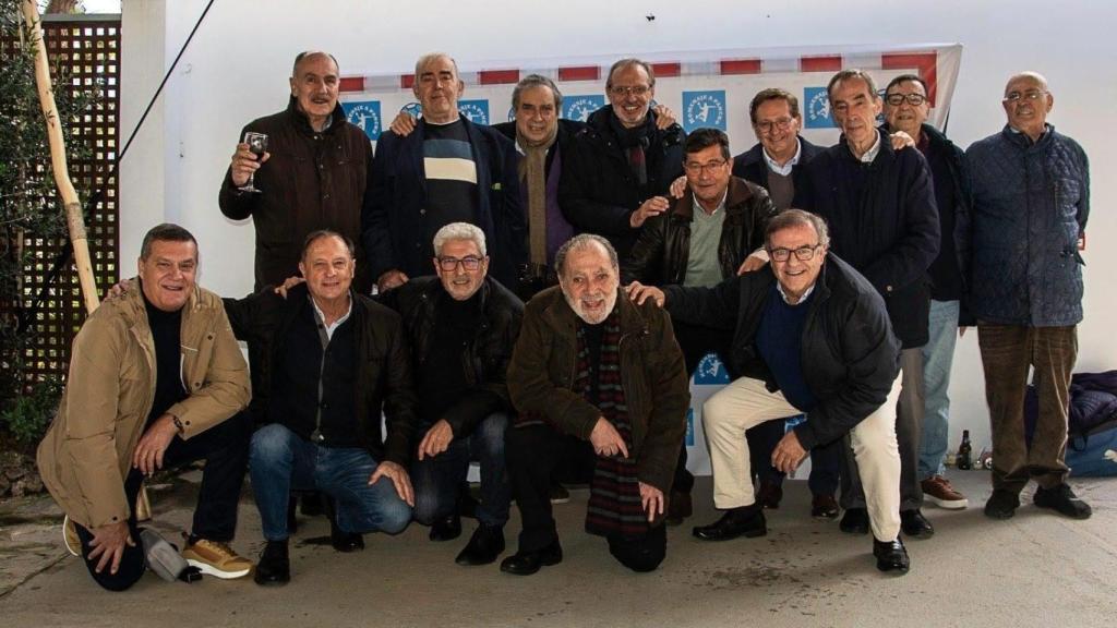 Pacho con el primer equipo que entrenó en 1972