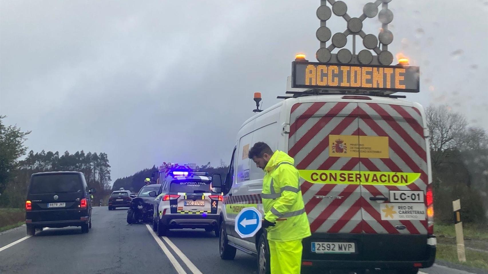 Accidente con una persona fallecida y otra herida en Curtis (A Coruña)