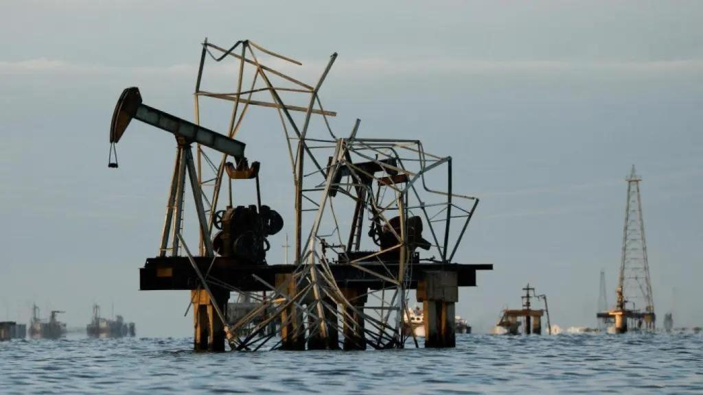 Plataforma petrolífera offshore.