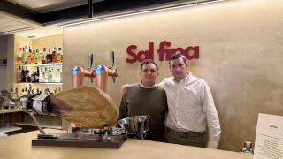 Daniel Gimeno, jefe de sala, y Diego López, sumiller.