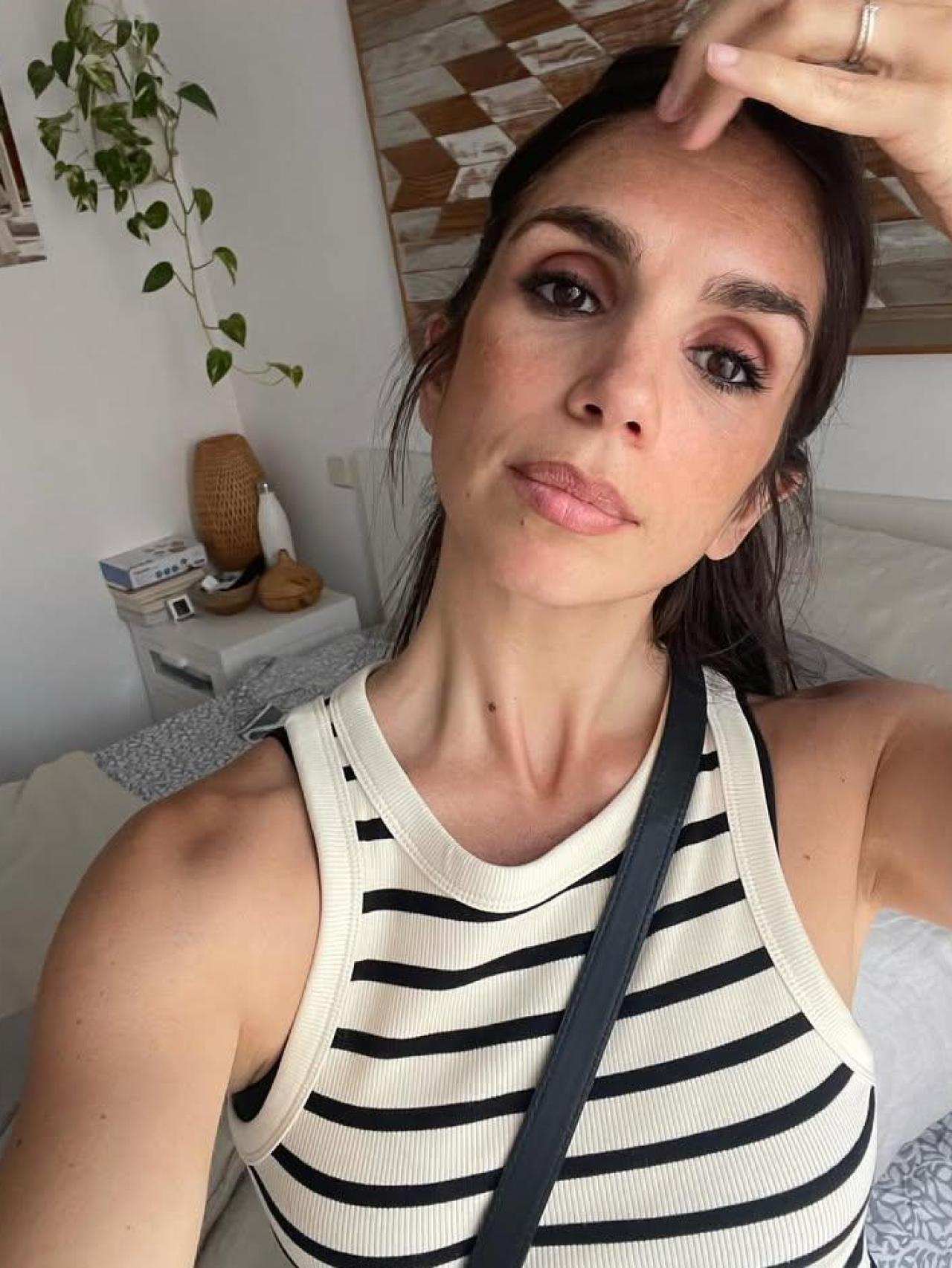 Elena Furiase, en el dormitorio principal de su casa.