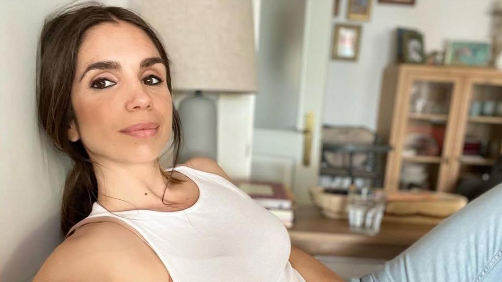 Elena Furiase, en el interior de su vivienda en Madrid.