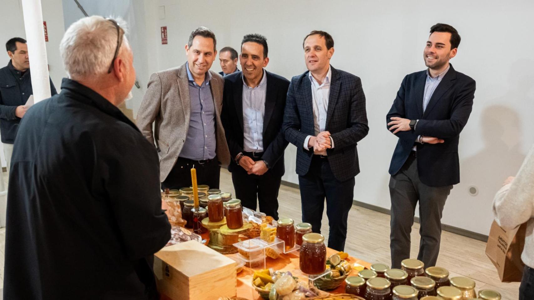 Inauguración, con la presencia de Conrado Íscar, del III Salón de la Miel