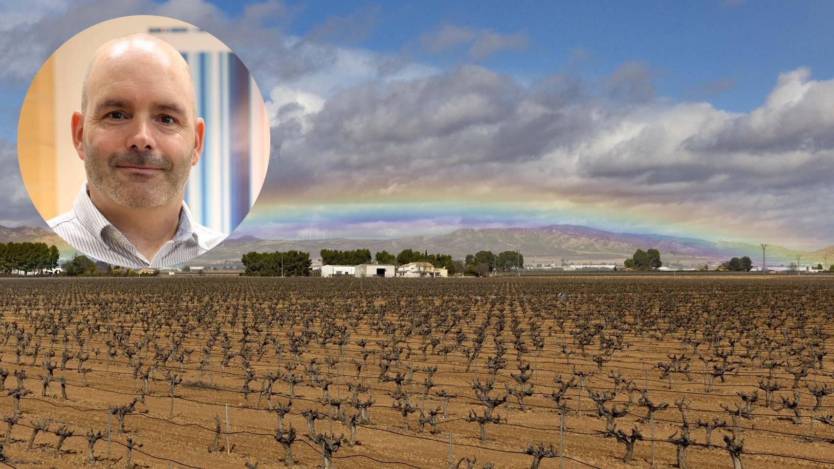 Rubén del Campo / Arcoiris sobre una finca en Yecla. EFE/ Marcial Guillén