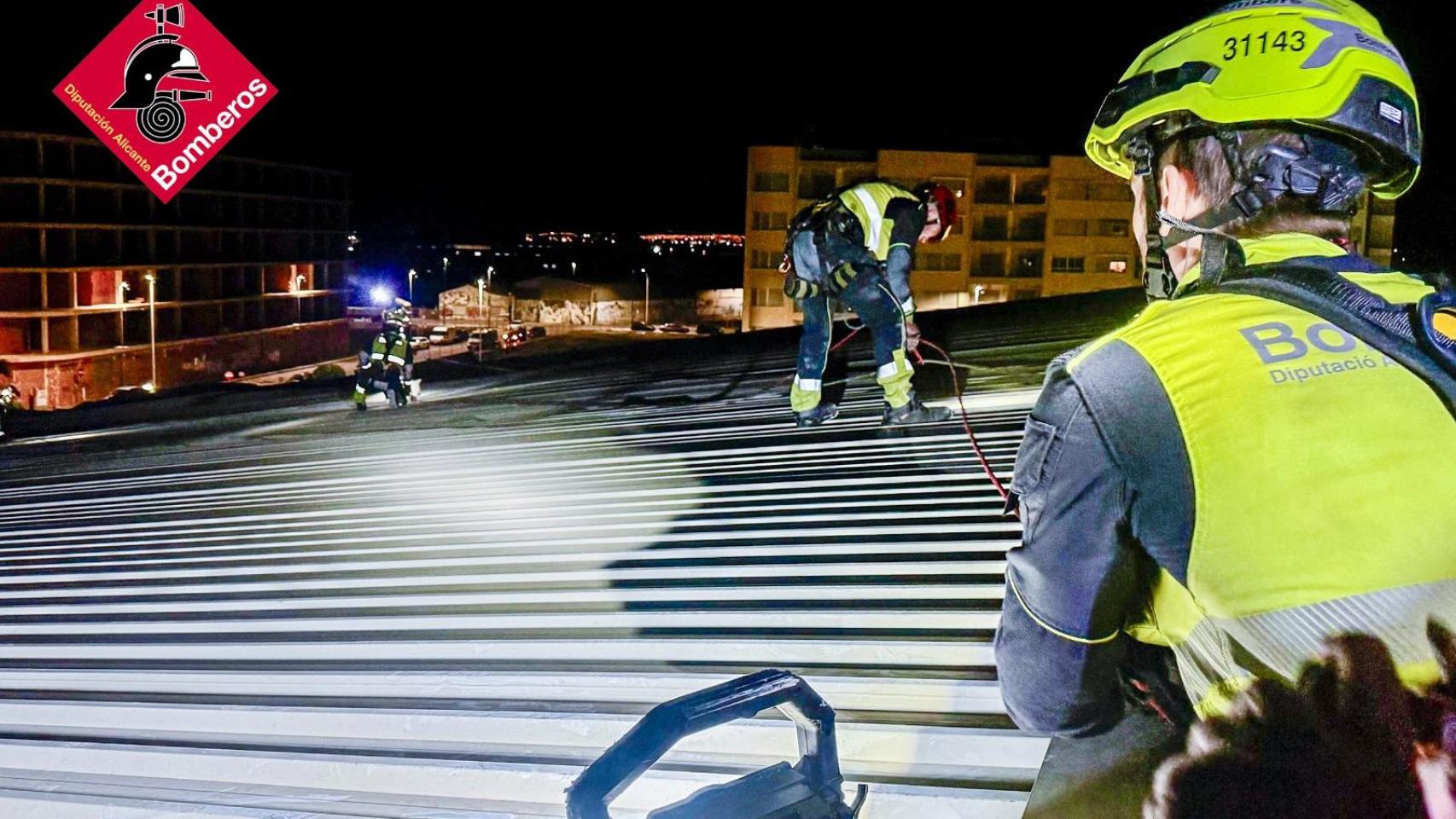 Una de las intervenciones de este viernes de los bomberos en Alicante.