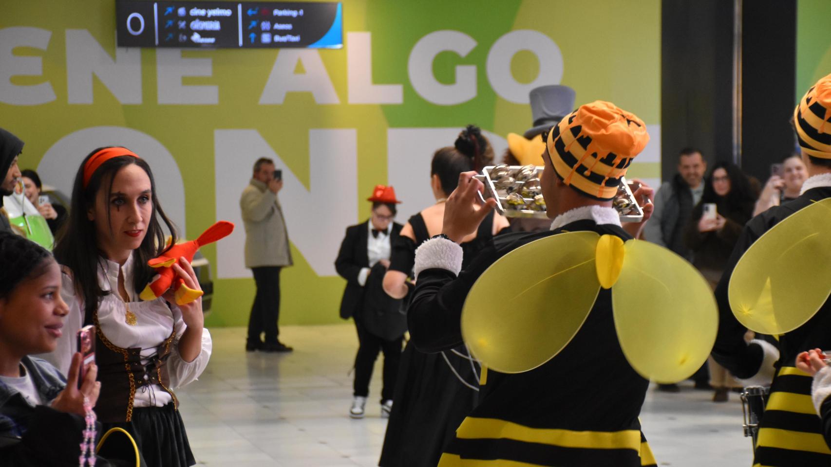 Vallsur celebra el Carnaval reviviendo los años 80